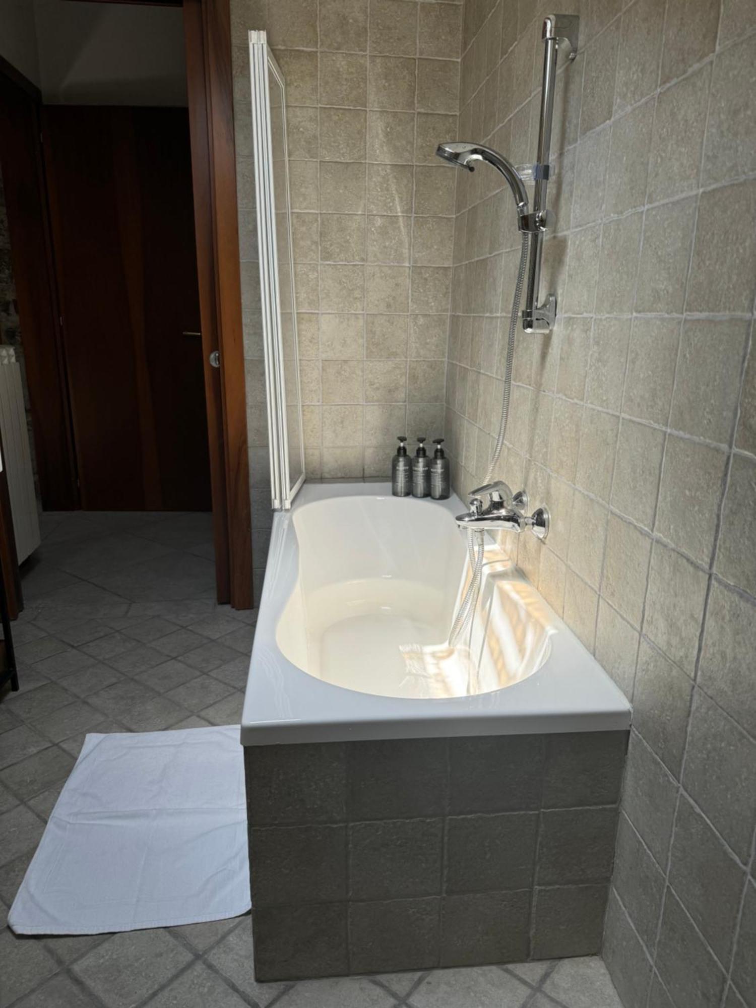Lex 4 Sauna -Trieste Center Ngoại thất bức ảnh